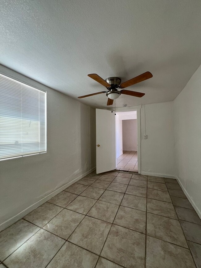 Building Photo - P026