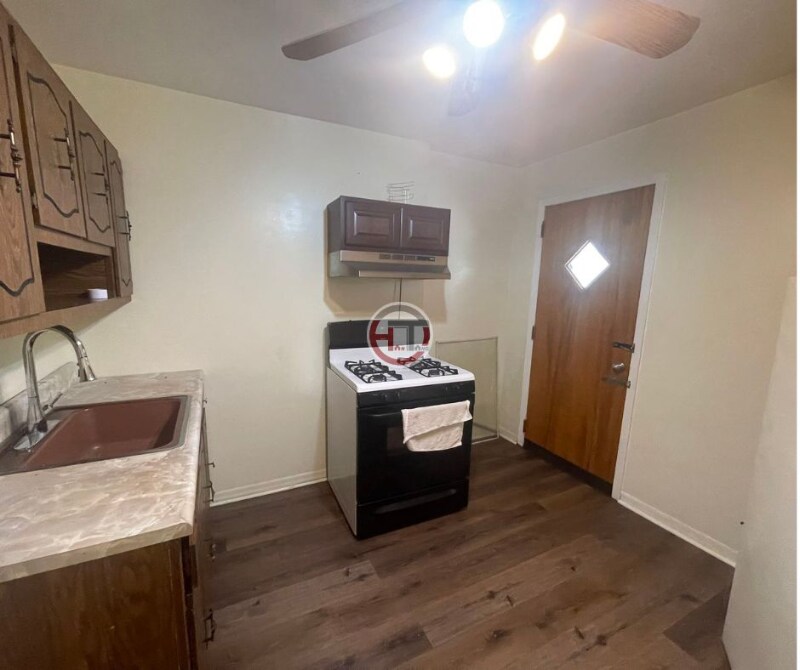 Building Photo - 2956 Paine St