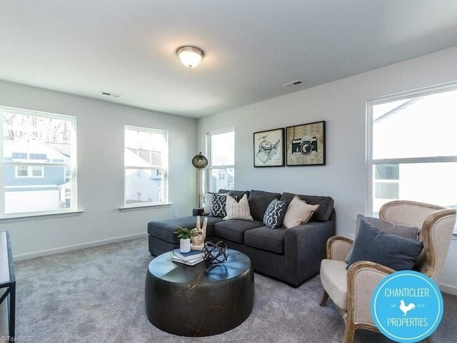 Building Photo - 1313 Achonechy Trl