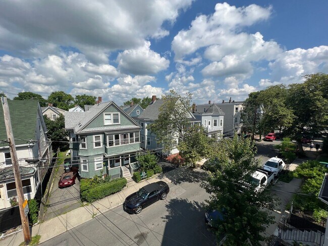 Building Photo - Porter Square Closest train = Porter Squar...