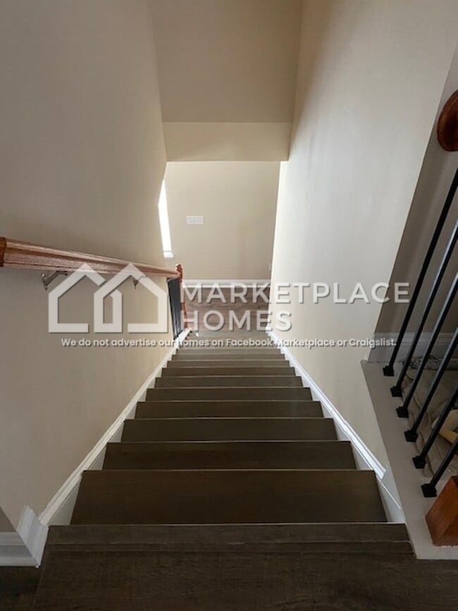 Building Photo - 6121 Hickory Ln Dr