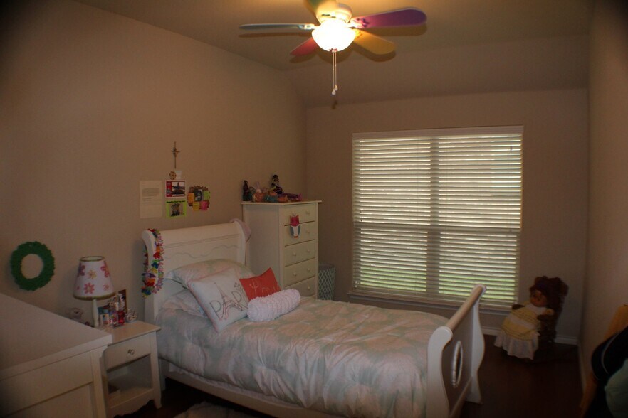 Building Photo - 1614 Westfield way