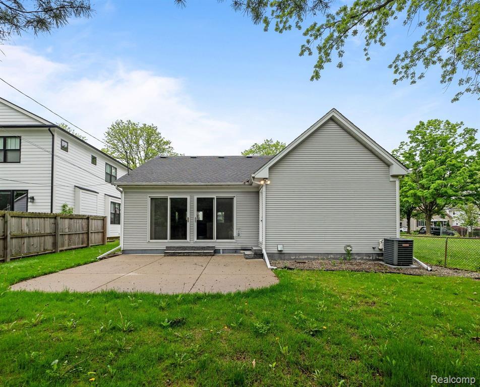 Building Photo - 1888 Webster St