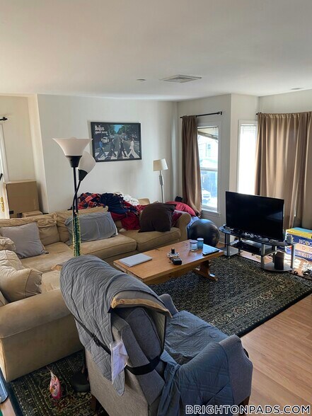 Building Photo - 8-10 Glencoe St.