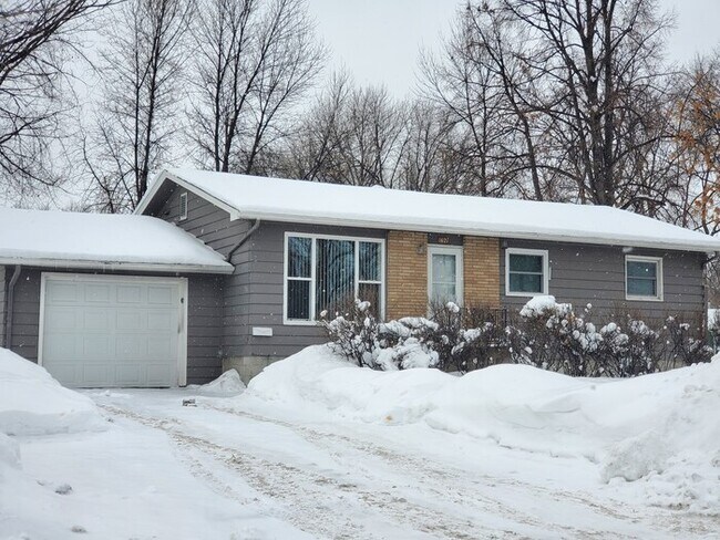 Primary Photo - 1621 7th Ave S