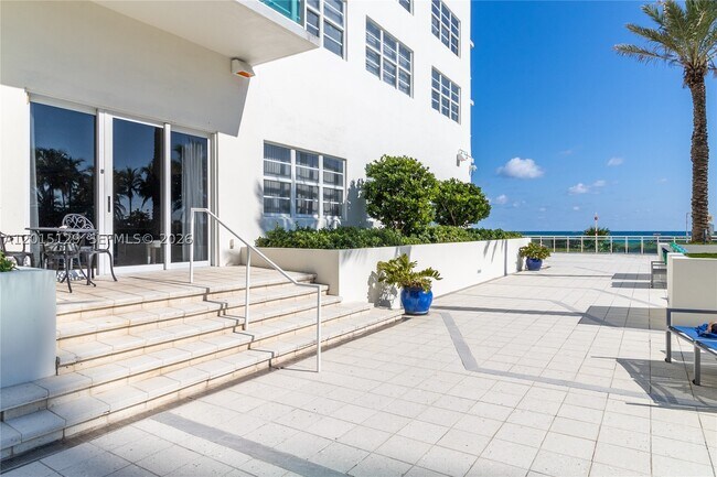 Building Photo - 6917 Collins Ave