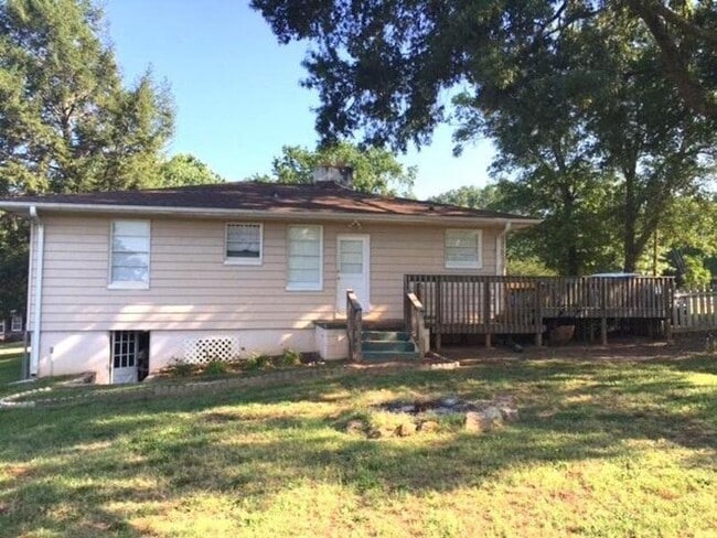 Building Photo - 108 S Rockview Dr