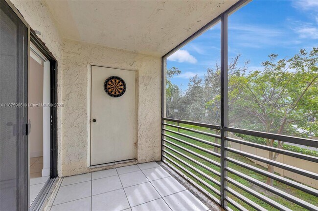 Building Photo - 126 S Cypress Rd