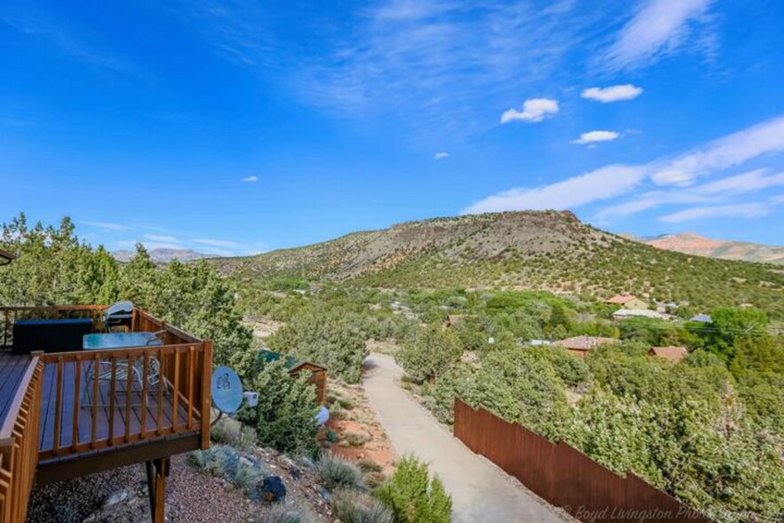 Building Photo - 414 Cottonwood Dr