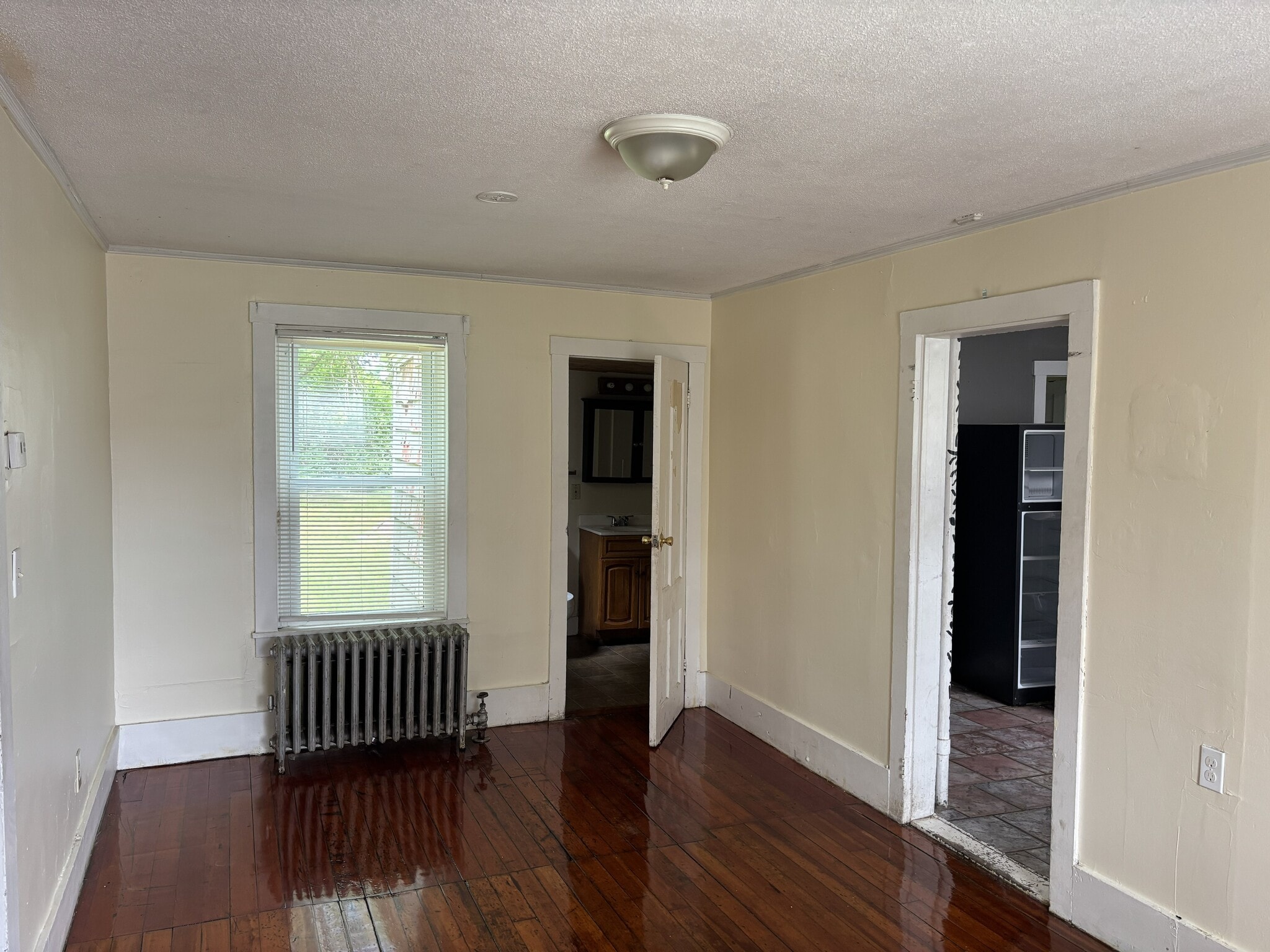 Building Photo - 69 Meadow St
