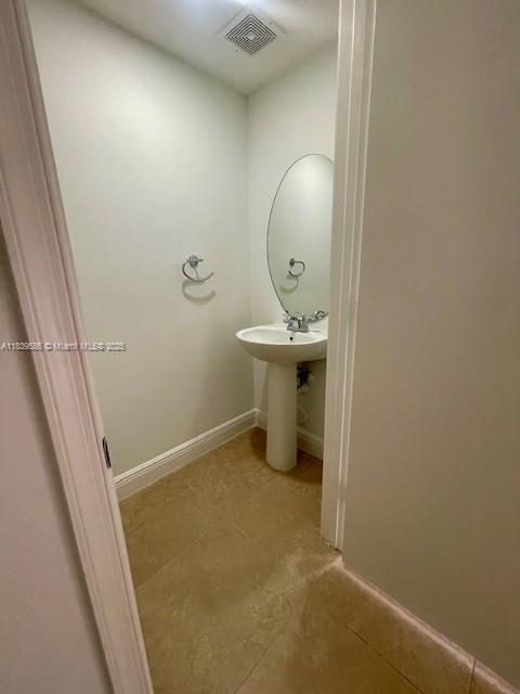 Building Photo - 7872 Sanibel Dr