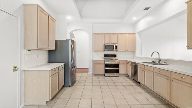 Building Photo - 20910 Deauville Dr