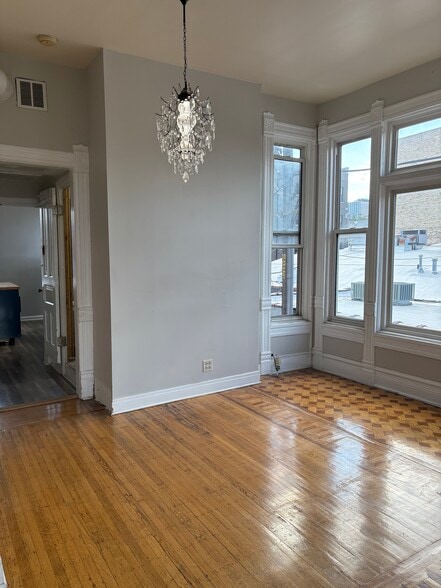 Building Photo - 1043 W Grand Ave