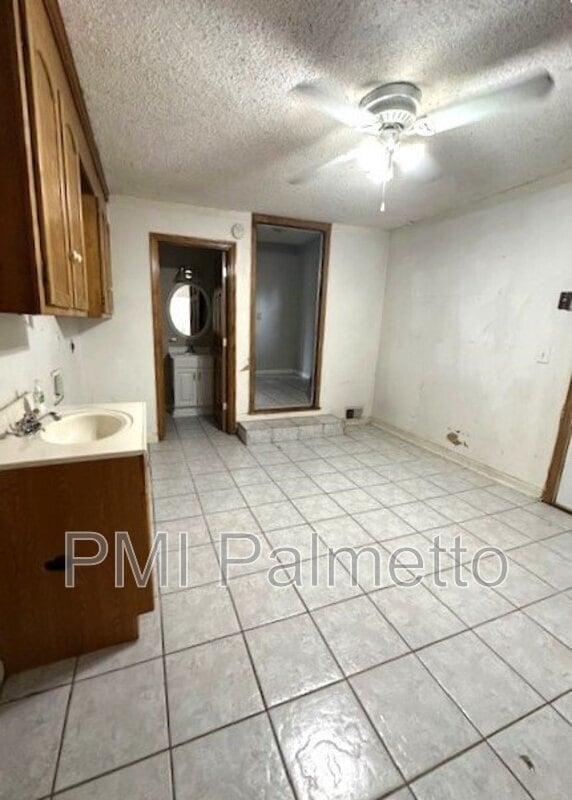 Building Photo - 105 Larkspur Ct