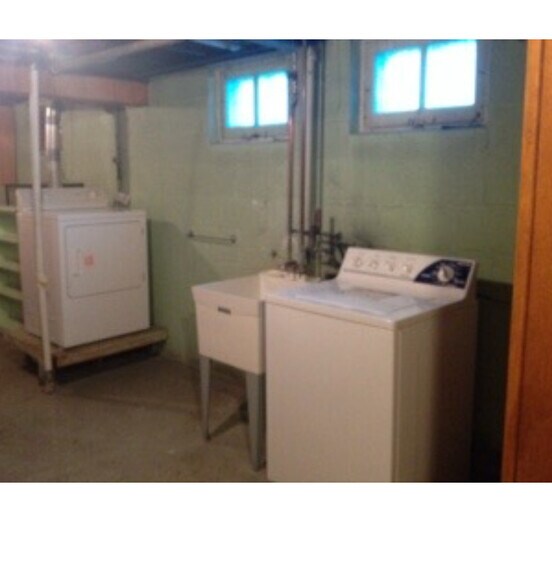 Building Photo - 8333 Gridley Ave