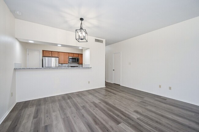 Building Photo - 338 Wilcrest Dr