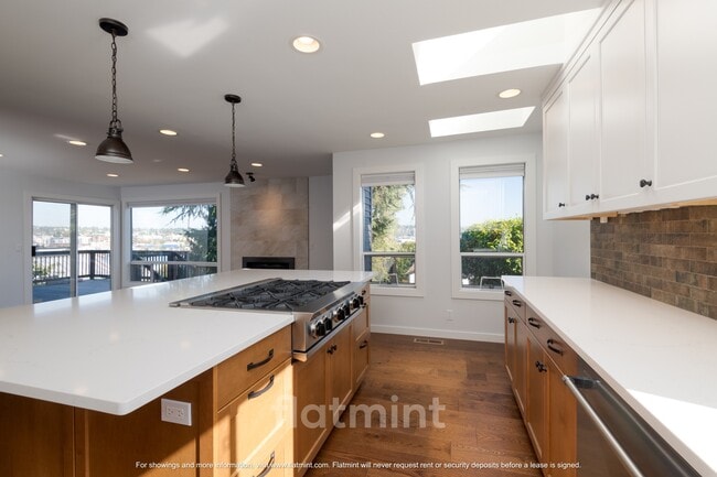 Building Photo - 4444 29th Ave W