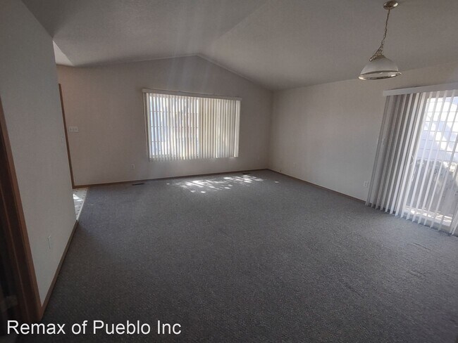 Building Photo - 3 br, 2 bath House - 5045 PIONEER