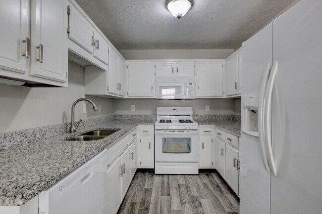 Building Photo - Updated 3bed 2 bath in St B with SEPARATE WORKSHOP around back.