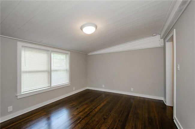 Building Photo - 729 Sunnybrook Dr