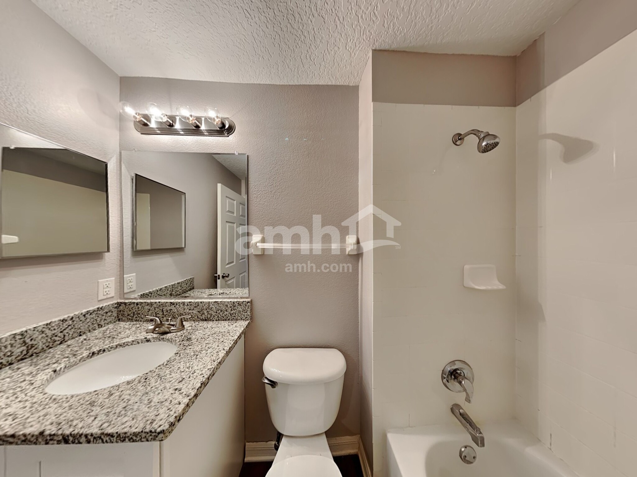 Building Photo - 204 Silver Palms Cir