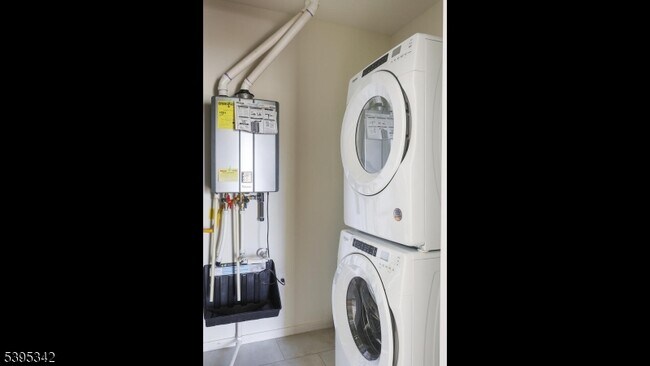 Building Photo - 95 Robeson St