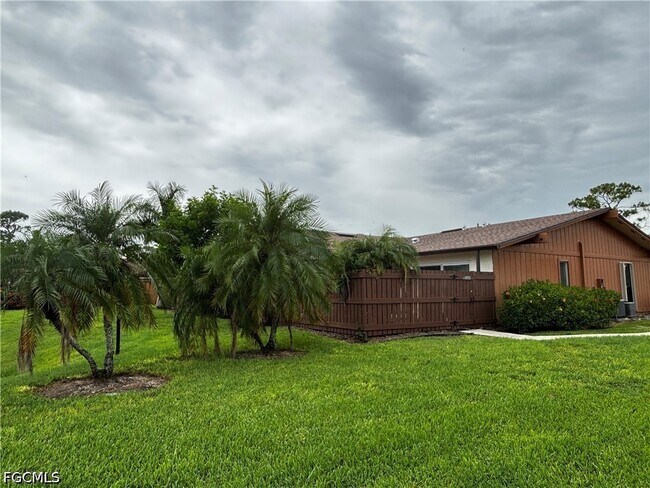 Building Photo - 5660 Foxlake Dr