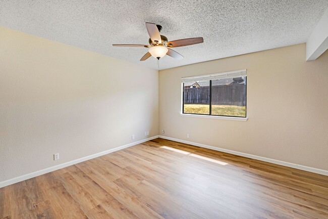 Building Photo - Charming Single-Story 3 Bed Home Two Car Garage & Spacious Yard!