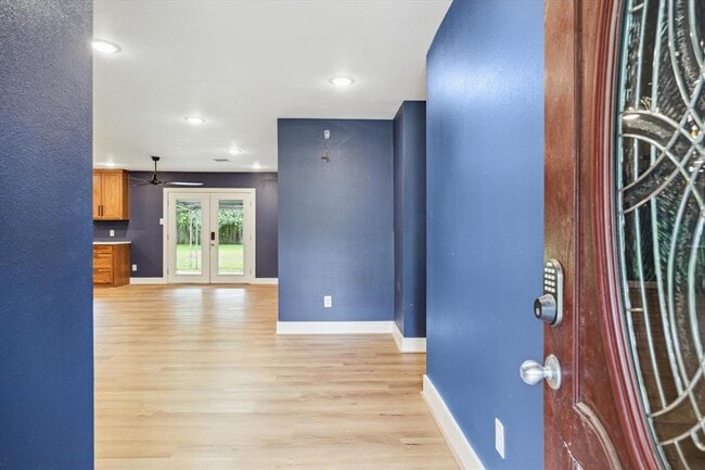Building Photo - 1627 Crestdale Dr