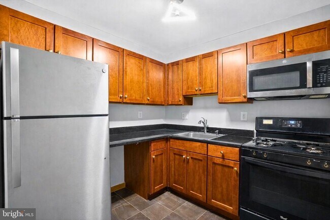 Building Photo - 3105 Naylor Rd SE