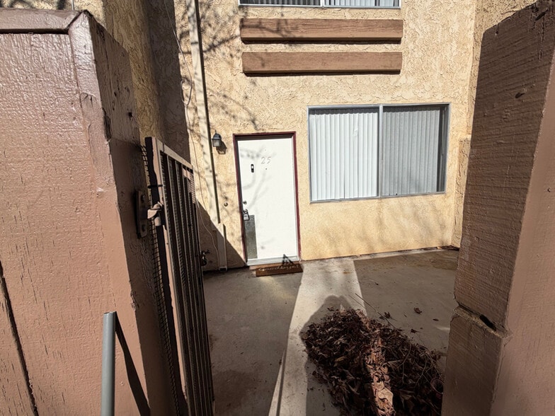 Building Photo - 43711 Challenger Way