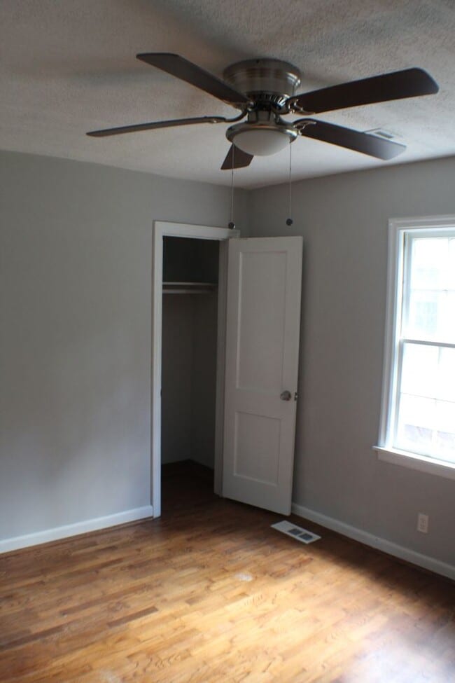 Building Photo - Your Cottage Awaits!