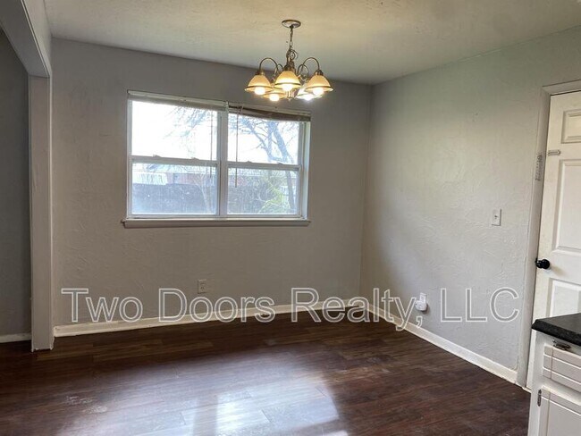 Building Photo - 4800 Lisa Ln
