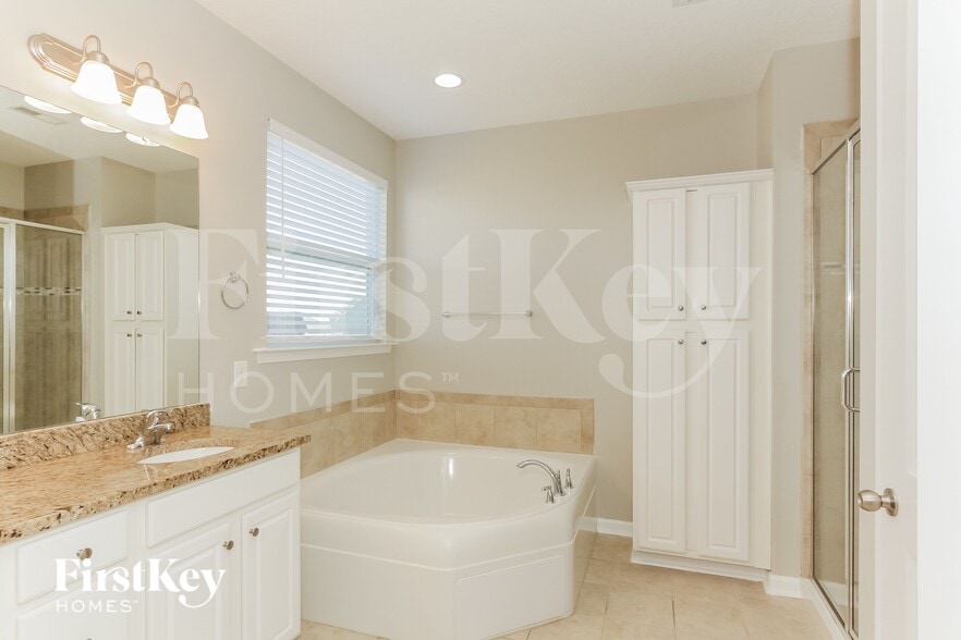 Building Photo - 9829 Skybluff Cir