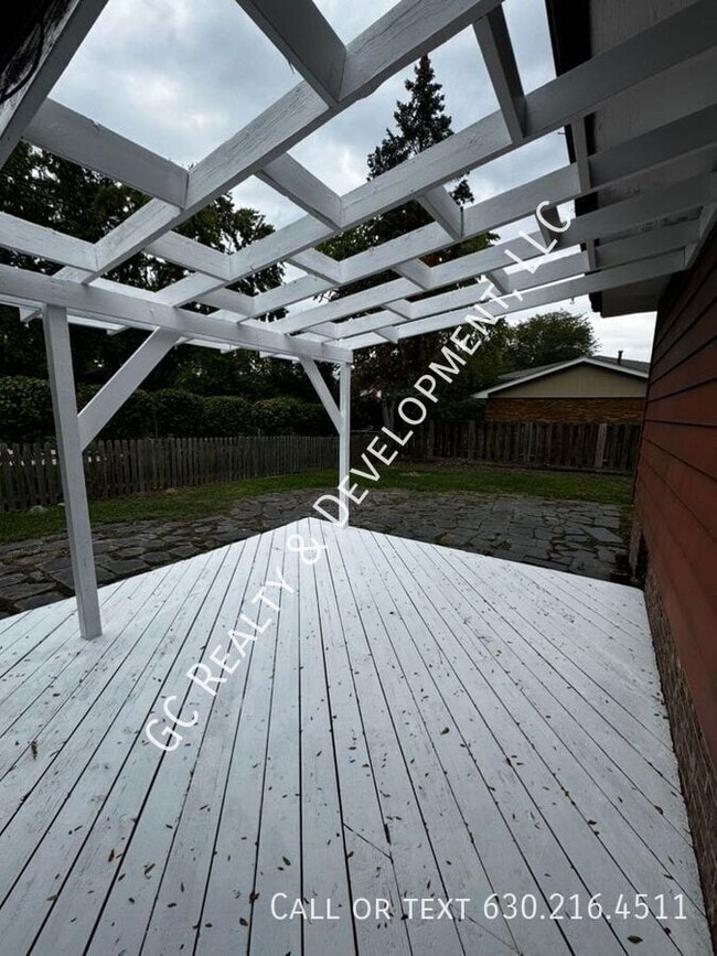 Building Photo - 1104 W 187th St