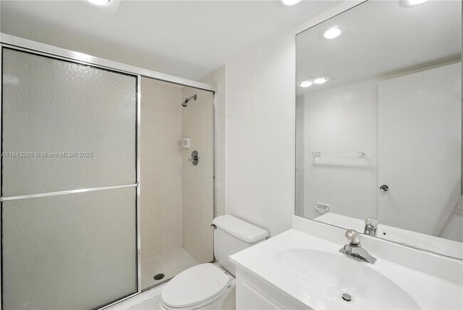 Building Photo - 3850 Oaks Clubhouse Dr