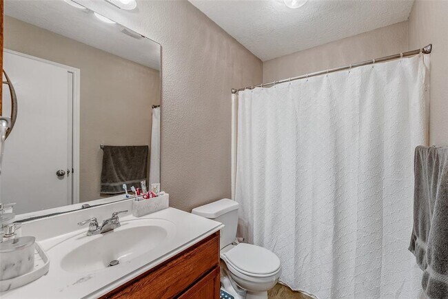 Building Photo - 943 Crested Point Dr