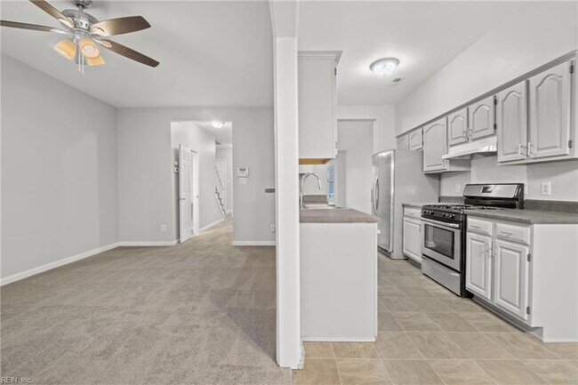 Building Photo - 714 Sutherland Dr