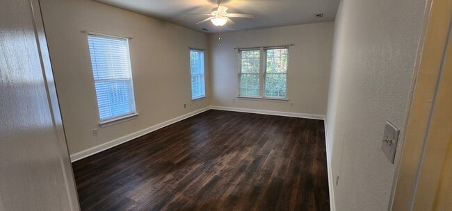 Building Photo - 104 Landing Trail