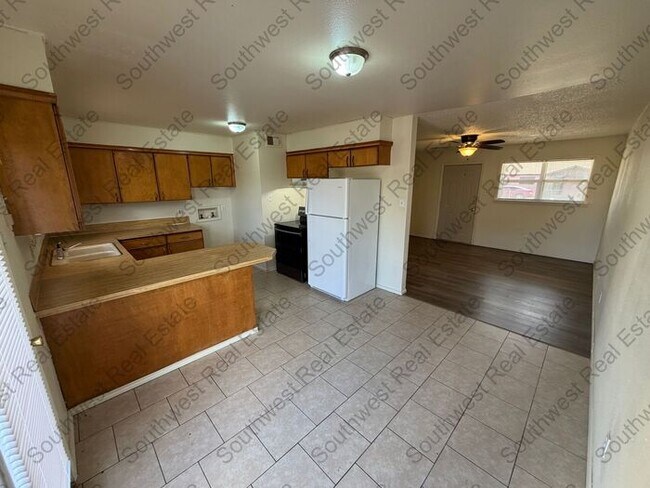 Building Photo - 3 bedroom 1 bath 1 car garage