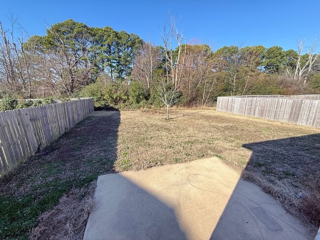 Building Photo - 263 Wolf Den Dr