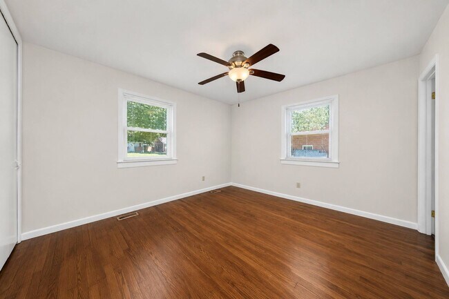 Building Photo - One level home in Beechwood