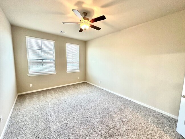 Building Photo - 9442 Starlight Oak Dr