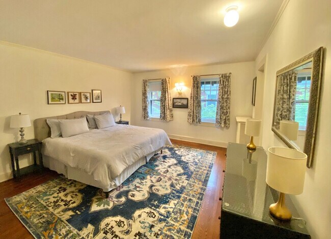 Building Photo - 3085 Fairmount Blvd