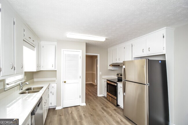Building Photo - 112 Creekview Dr