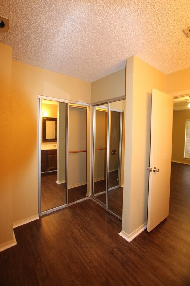 Building Photo - Spacious 2-Bedroom, 2-Bathroom Duplex with...
