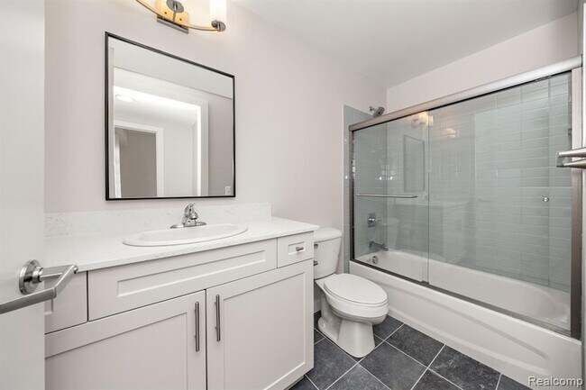 Building Photo - 16530 E Warren Ave