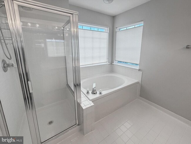 Building Photo - 12519 Royal Crown Dr