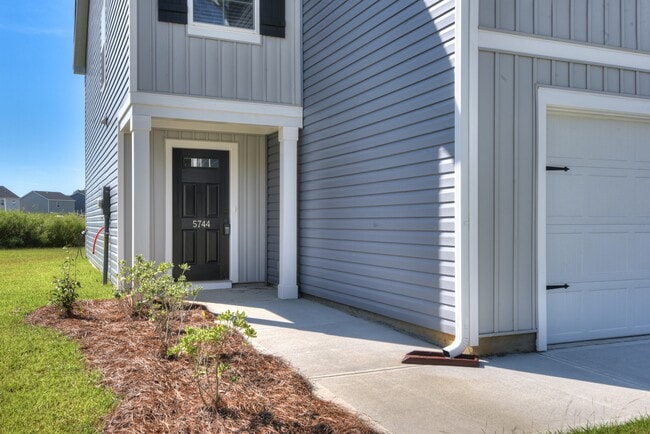 Building Photo - 5744 Cobalt Fls Bnd