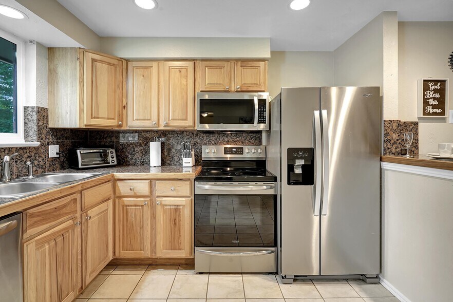 Building Photo - 4620 Holland St